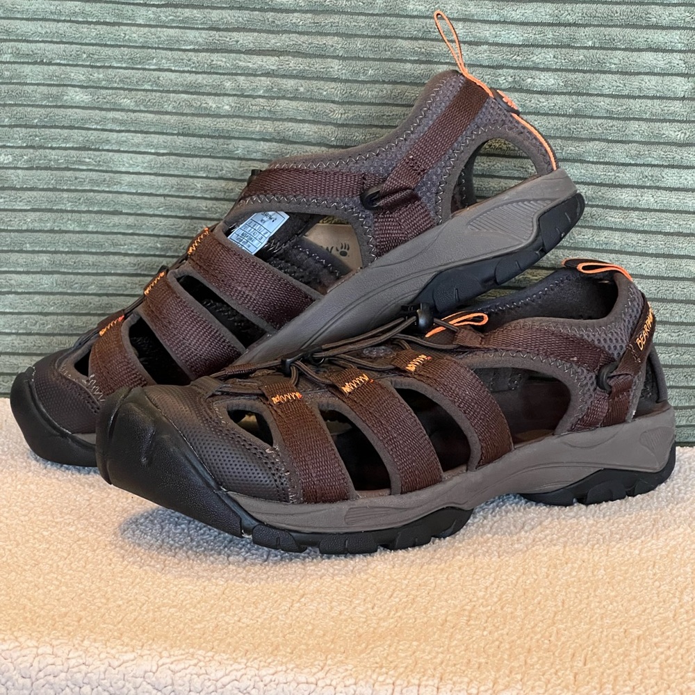 SOLD BEARPAW Memuru Mens Sandals, NWT, Size 10 Color Chocolate
